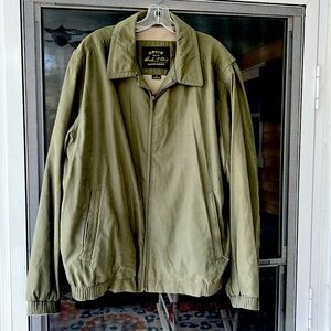 Orvis signature collection men’s jacket. Army green color size extra large.